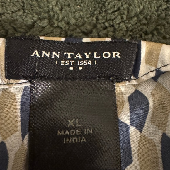 Ann Taylor Geometric Sleeveless Blouse - Picture 4 of 14